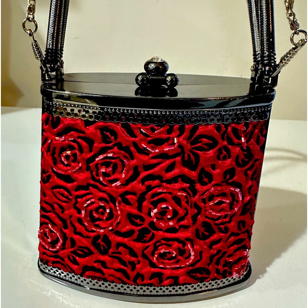 Max Meyer vintage purse with red roses